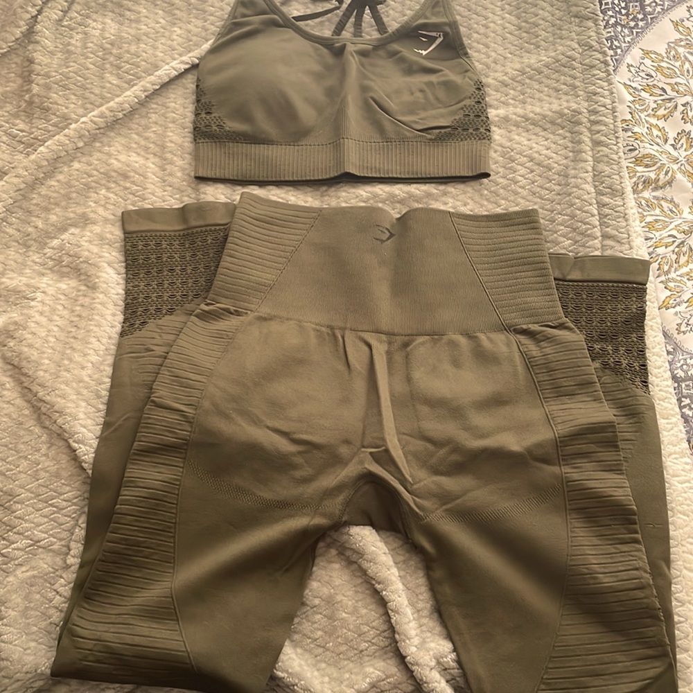 Gym shark matching set Sz M olive green